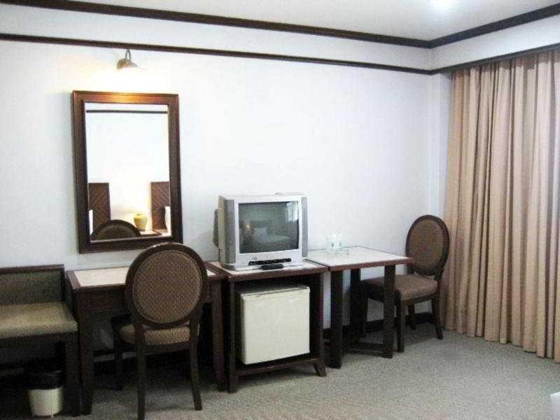 Hotel Rattana Mansion à Phuket Extérieur photo
