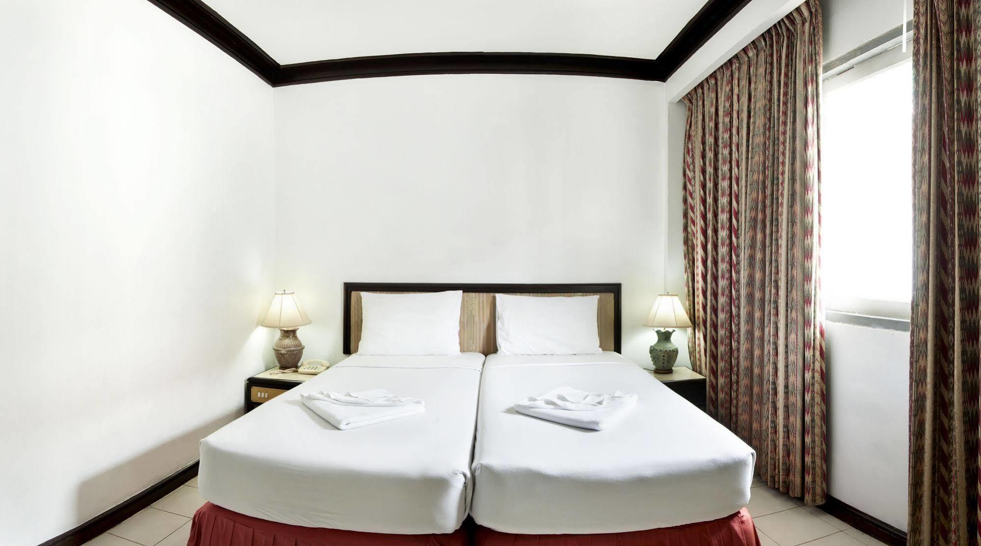 Hotel Rattana Mansion à Phuket Extérieur photo