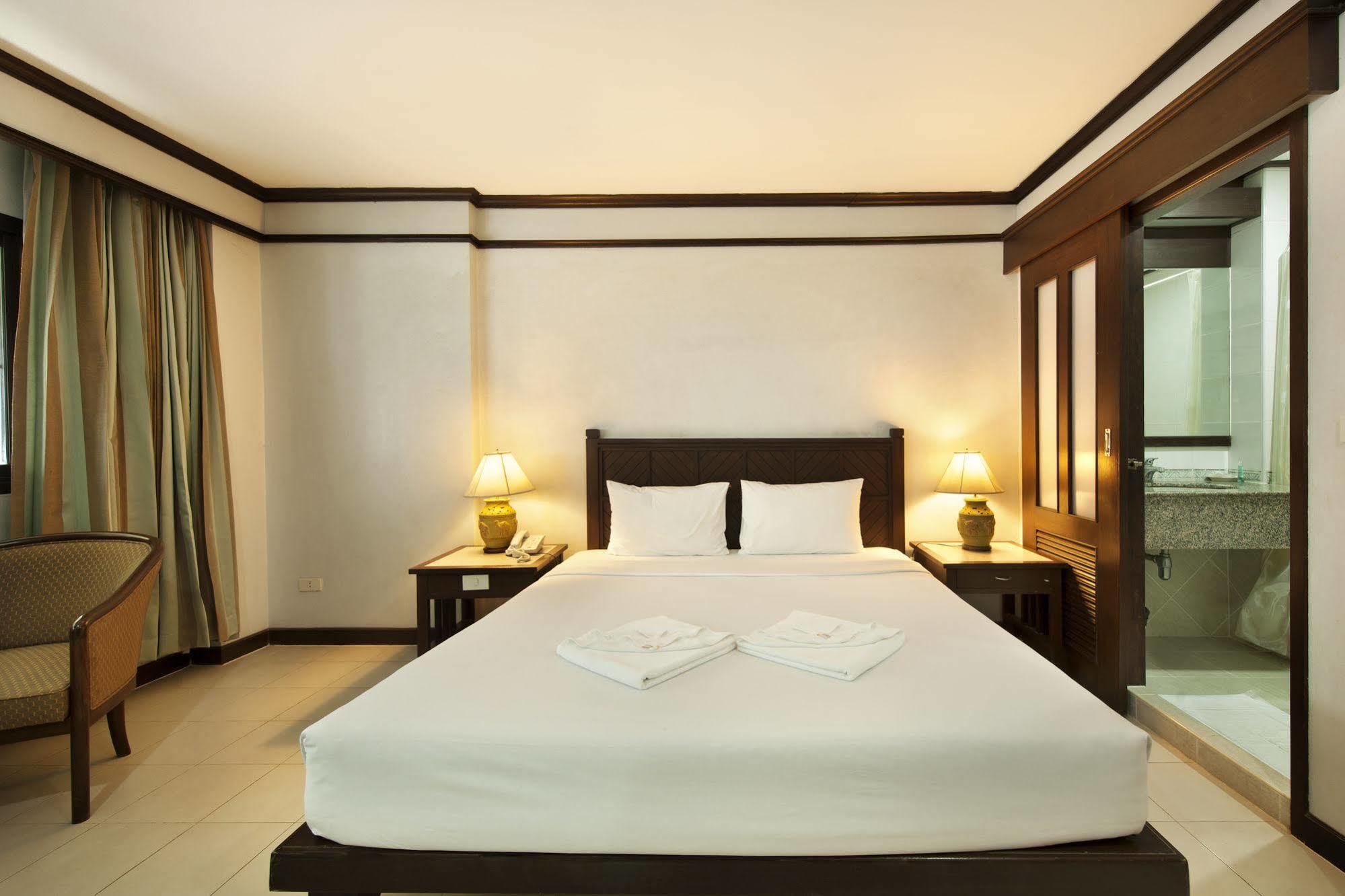 Hotel Rattana Mansion à Phuket Extérieur photo