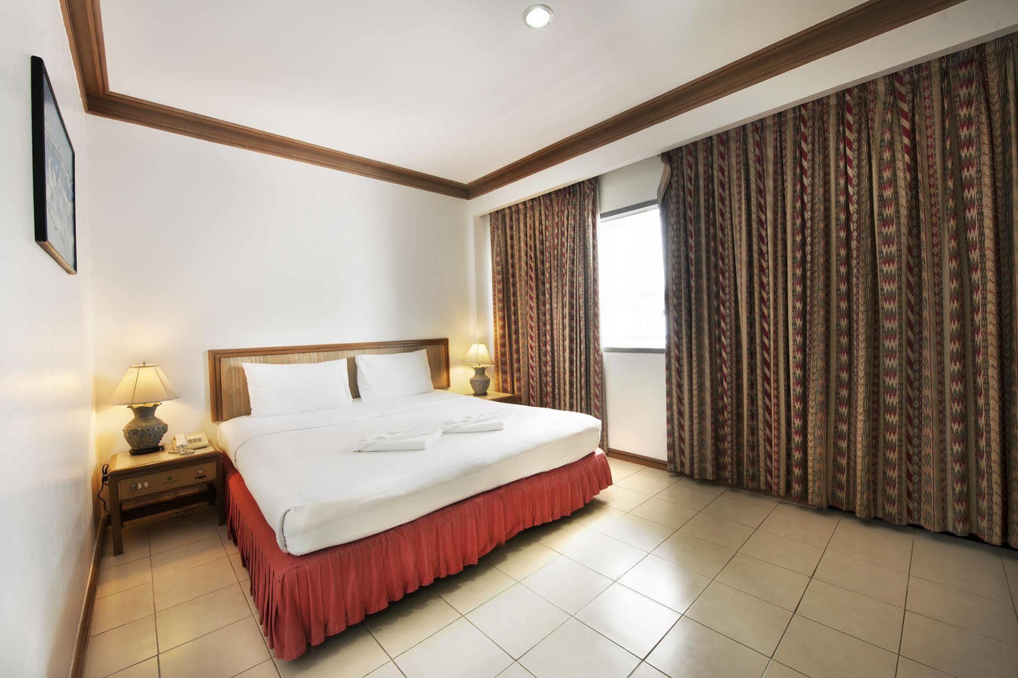 Hotel Rattana Mansion à Phuket Extérieur photo