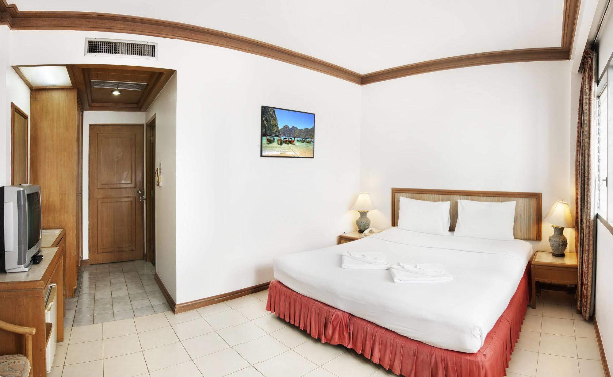 Hotel Rattana Mansion à Phuket Extérieur photo