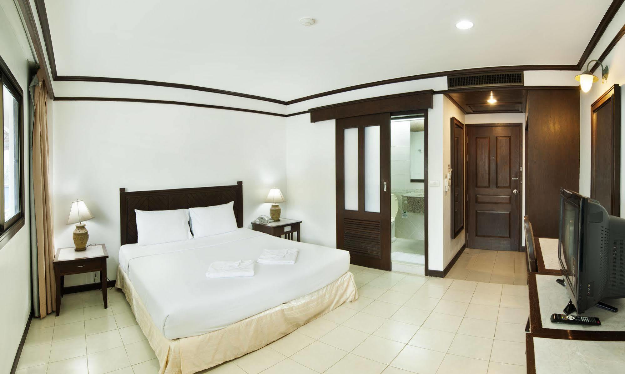 Hotel Rattana Mansion à Phuket Extérieur photo