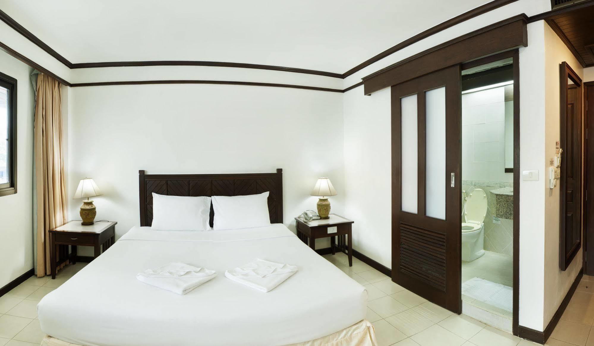 Hotel Rattana Mansion à Phuket Extérieur photo