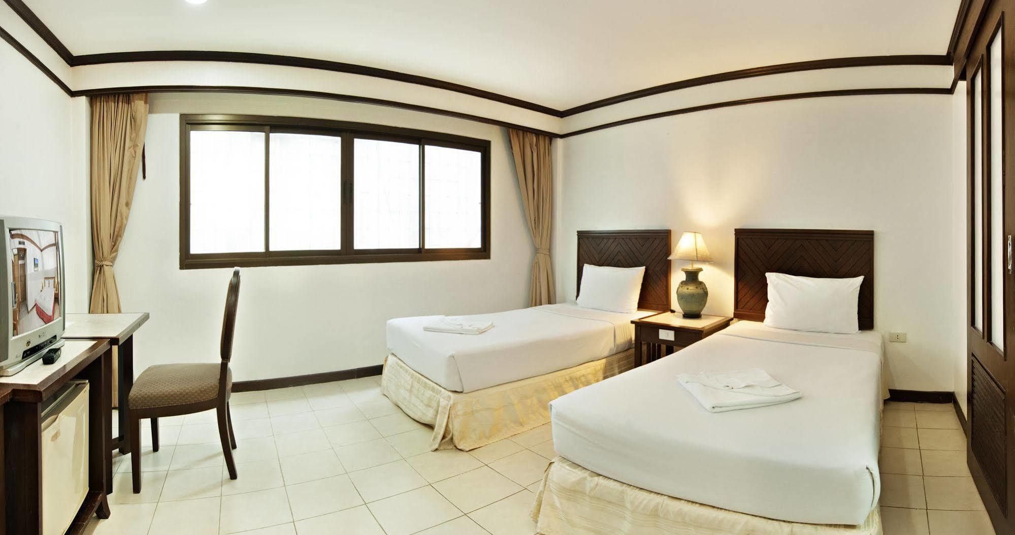 Hotel Rattana Mansion à Phuket Extérieur photo